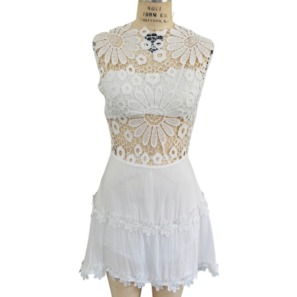 GAZILLION DRESSES Sleeveless Lace Mini Dress in White Size M